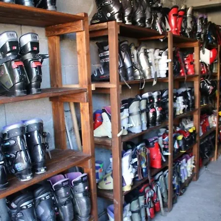 アパート Vuvuzela クープレス